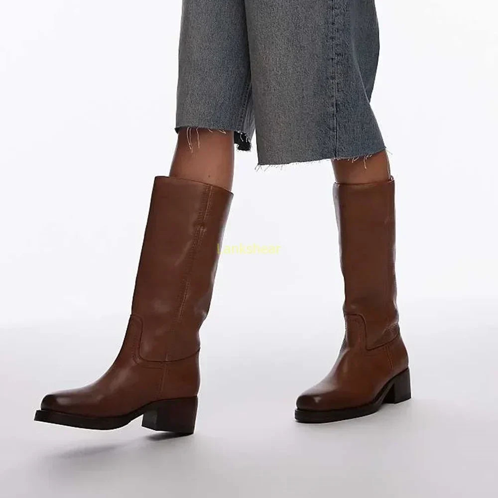 Women's black leather knee-high boots with block heel, polished silhouette for everyday elegance