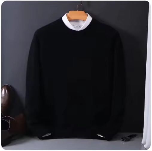 Navy cashmere-wool blend O-neck men's knit pullover with slim silhouette for refined everyday warmth