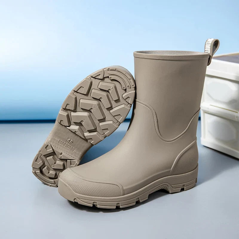 Women's waterproof rubber outdoor boots in classic style with durable all-terrain sole for wet conditions