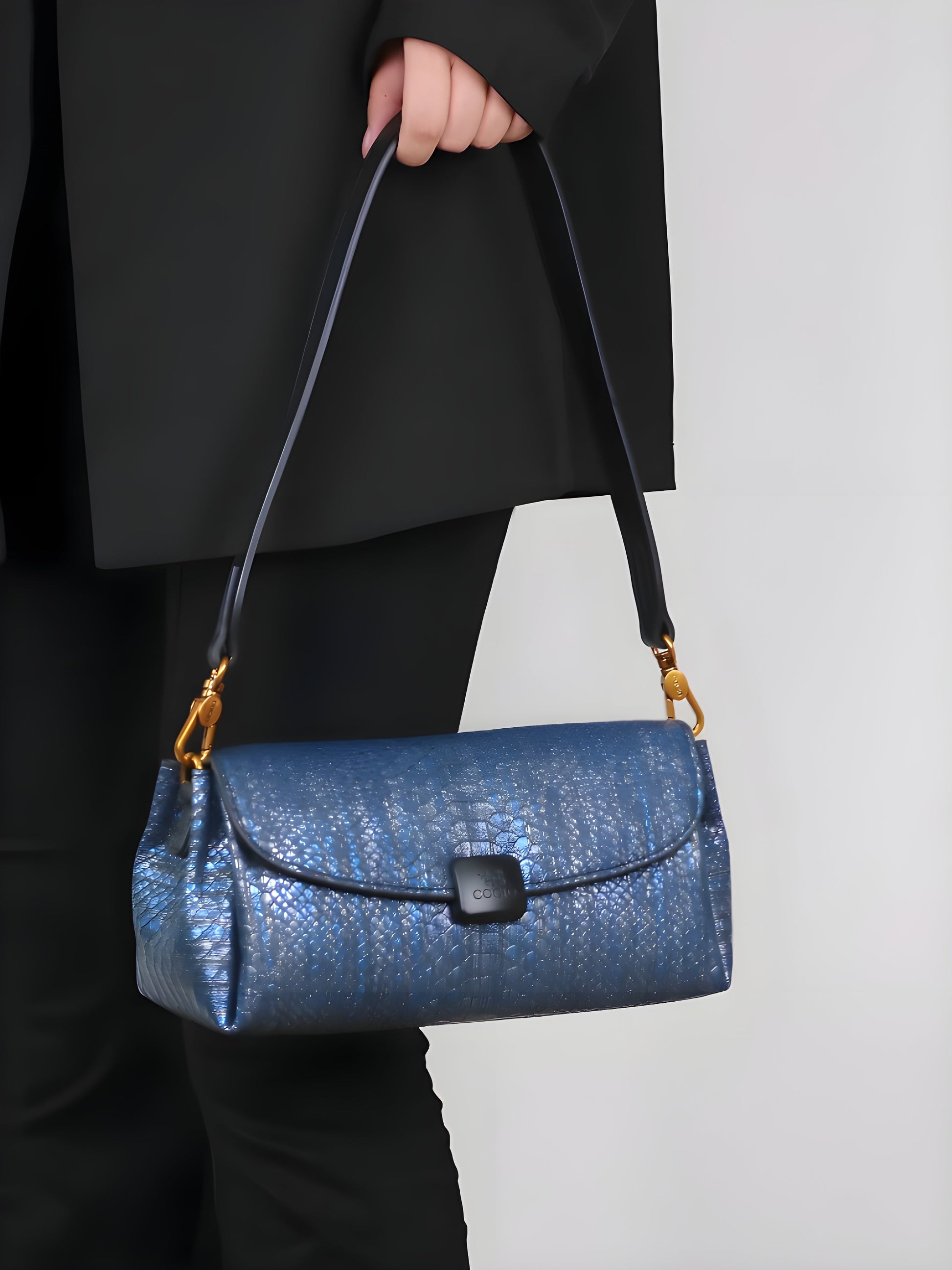 Embossed Snake-Print Shoulder Bag - Wavlynn