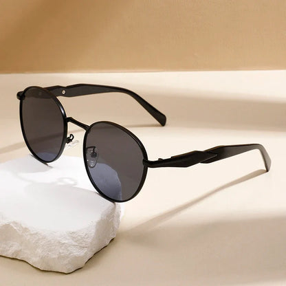 Retro round metal sunglasses UV400 lenses unisex slim frame vintage-inspired fashion accessory
