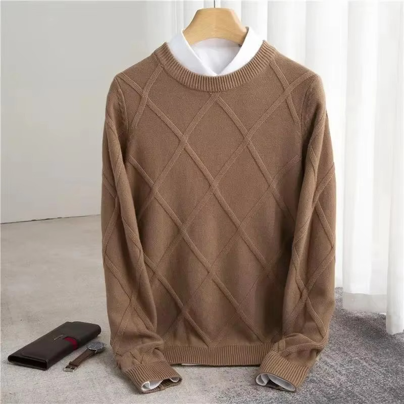 Men's classic cashmere crewneck sweater in timeless style with diamond-pattern textured knit