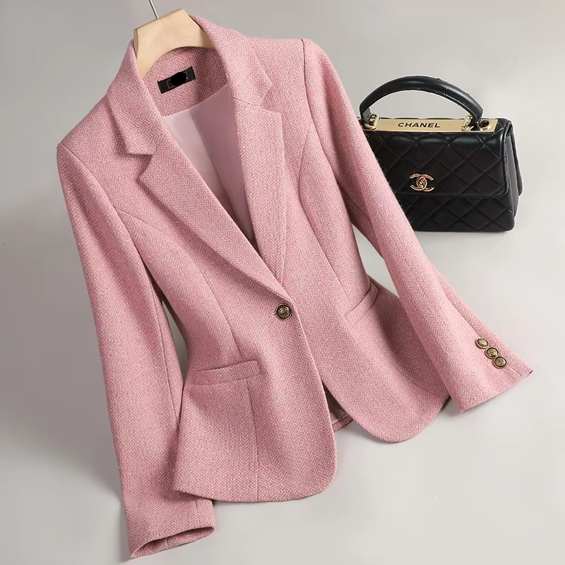 Women's retro wool blazer coat vintage-inspired tailored cut with classic elegant silhouette for fall winter