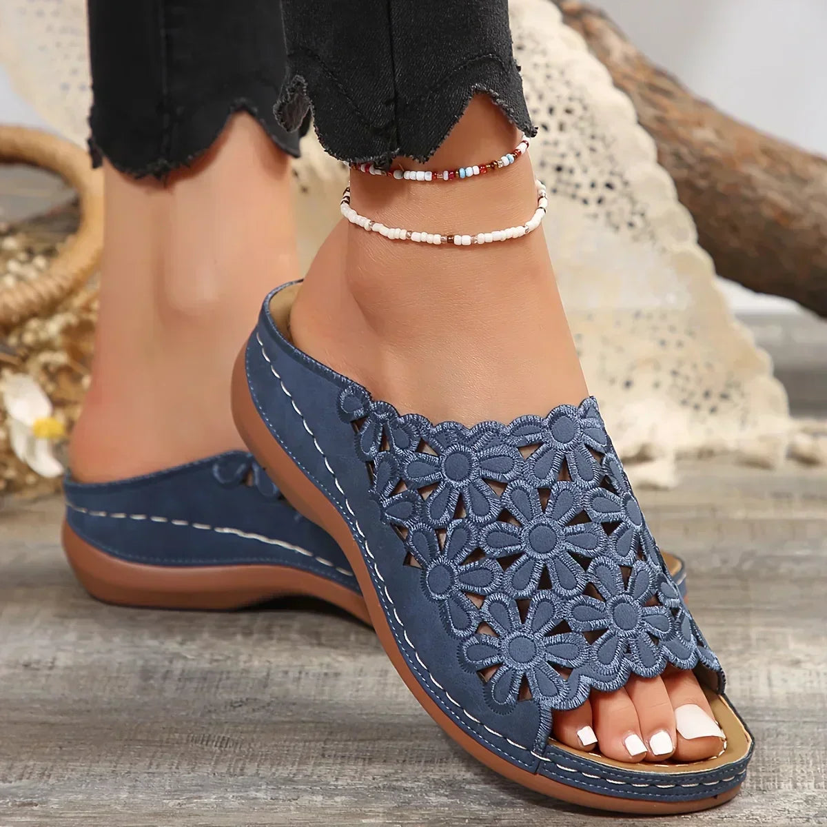 Women's floral sandals with cushioned insole, delicate flower accents, elegant comfort design