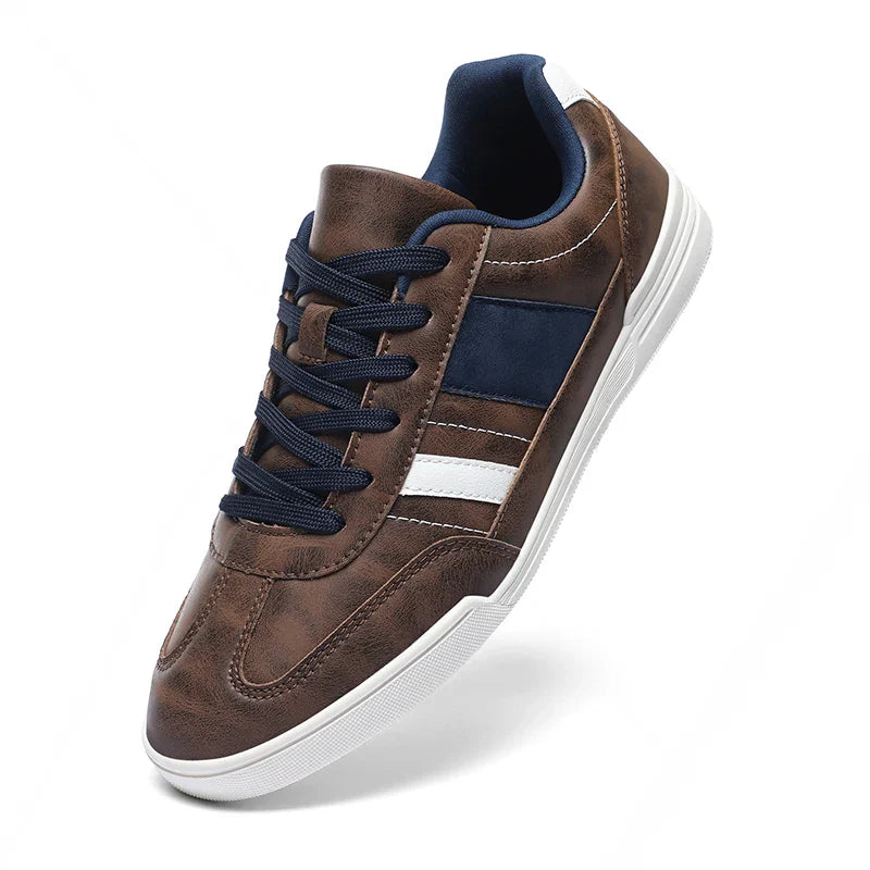 Classic fade sneakers in solid color with white accents, wide-toe silhouette and vintage-inspired edge