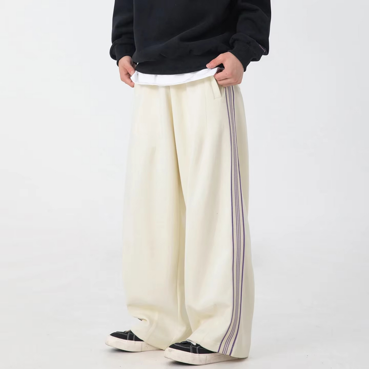 Men's loose fit sweatpants with stitch design, elastic waist, side stripe, athletic cut for autumn winter