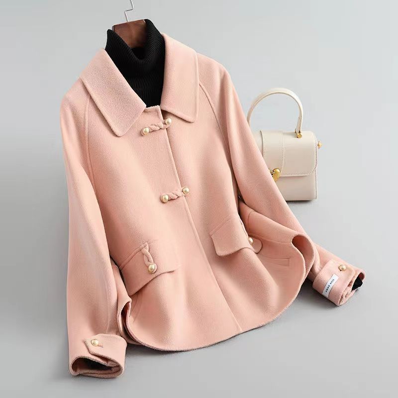 Lea women's camel wool tailored coat lightweight warmth elegant silhouette all-season versatile fit