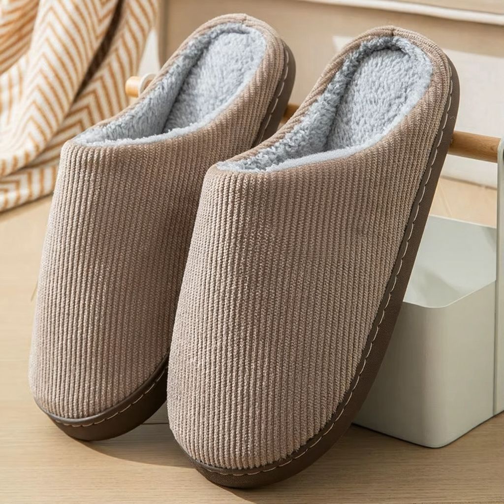 Women's plush indoor winter slippers thick cushion sole cozy warm non-slip design