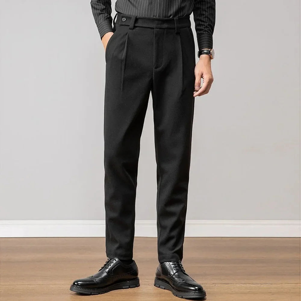 Azen casual pants in neutral tones, relaxed fit with smooth soft fabric for effortless everyday comfort