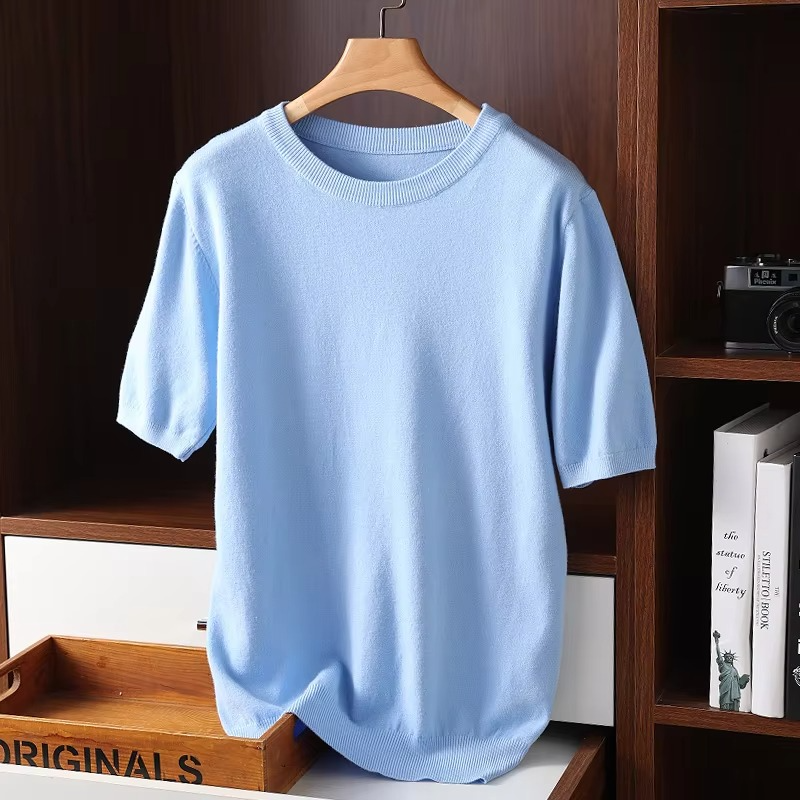 Men's ivory cashmere short sleeve O-neck sweater, lightweight fine-knit with refined everyday elegance