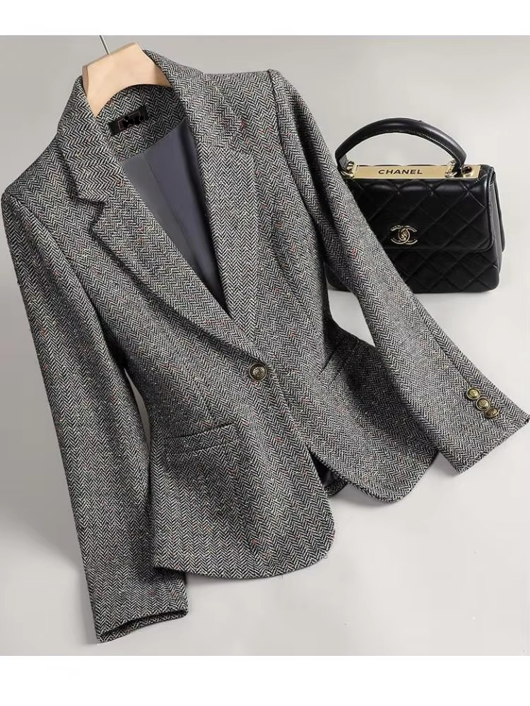 Women's retro wool blazer coat vintage-inspired tailored cut with classic sophisticated fall winter warmth