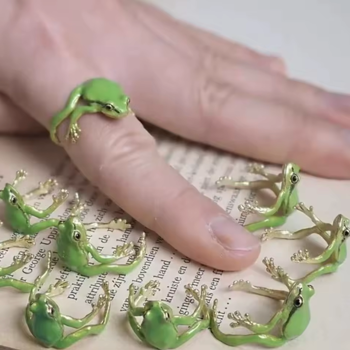 Glossy green tree frog wrap ring with whimsical vine design and snug lightweight fit