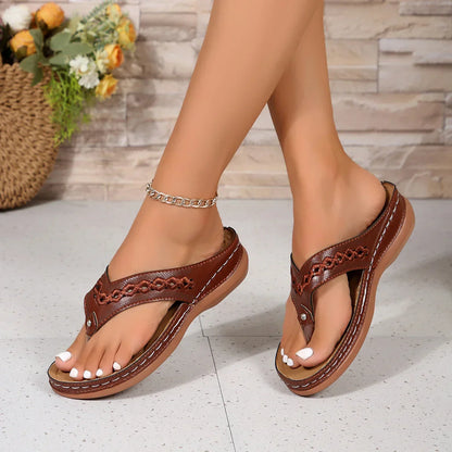 Women's Winslow thong sandals with cushioned insole, lightweight sole for all-day comfort