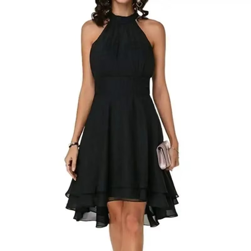 Women's sleeveless halter neck summer dress in elegant cut with flowy ruffle hem