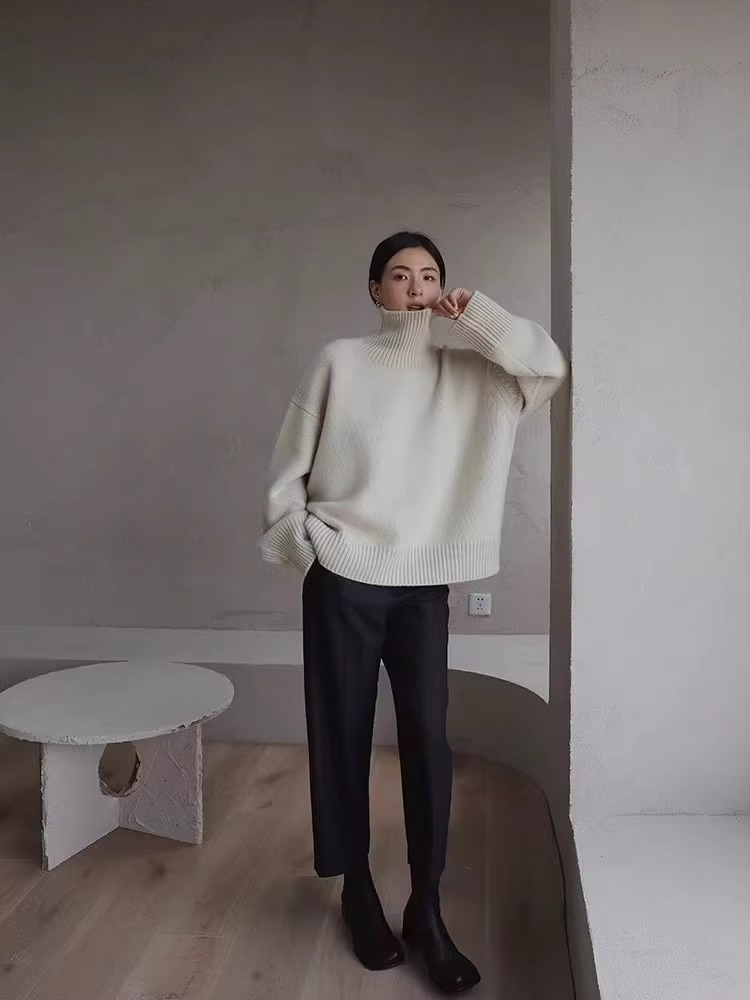 Women's soft cashmere blend thick knit high-neck pullover sweater in cozy everyday style