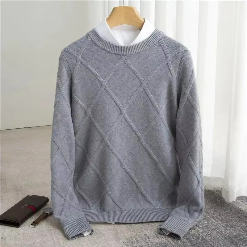 Men's classic cashmere crewneck sweater in timeless style with diamond-pattern textured knit