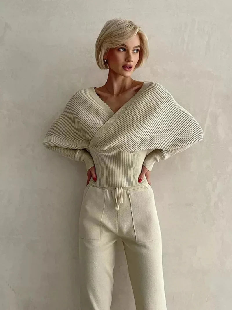 Women's relaxed-fit V-neck merino pullover sweater, cozy premium knit fabric, chic fall essential