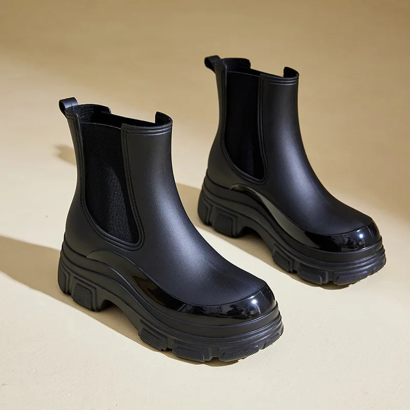 Women's chunky Chelsea boots black winter style with thick sole and elastic side panels