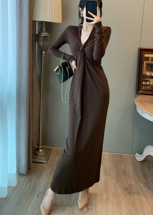 Robe droite en coton froissé à col en V et coupe ajustée, couleur chocolat, automne - Wavlynn