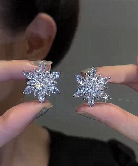 Boucles d'oreilles à tige simples en argent sterling et zircon blanc en forme de flocon de neige - Wavlynn
