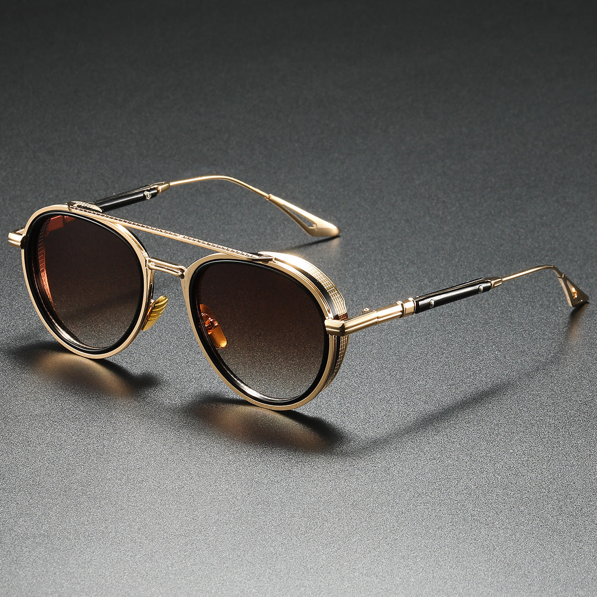 Retro 70s sunglasses polished gold-tone frame ribbed detailing warm brown gradient UV lenses black-gold arms