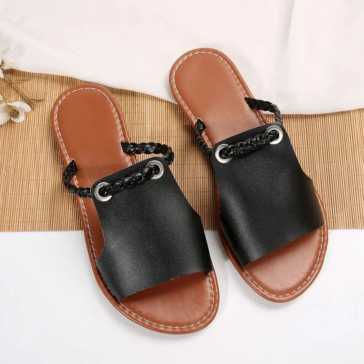 Women's square toe flat sandals in neutral tone, minimalist summer style with open-toe silhouette