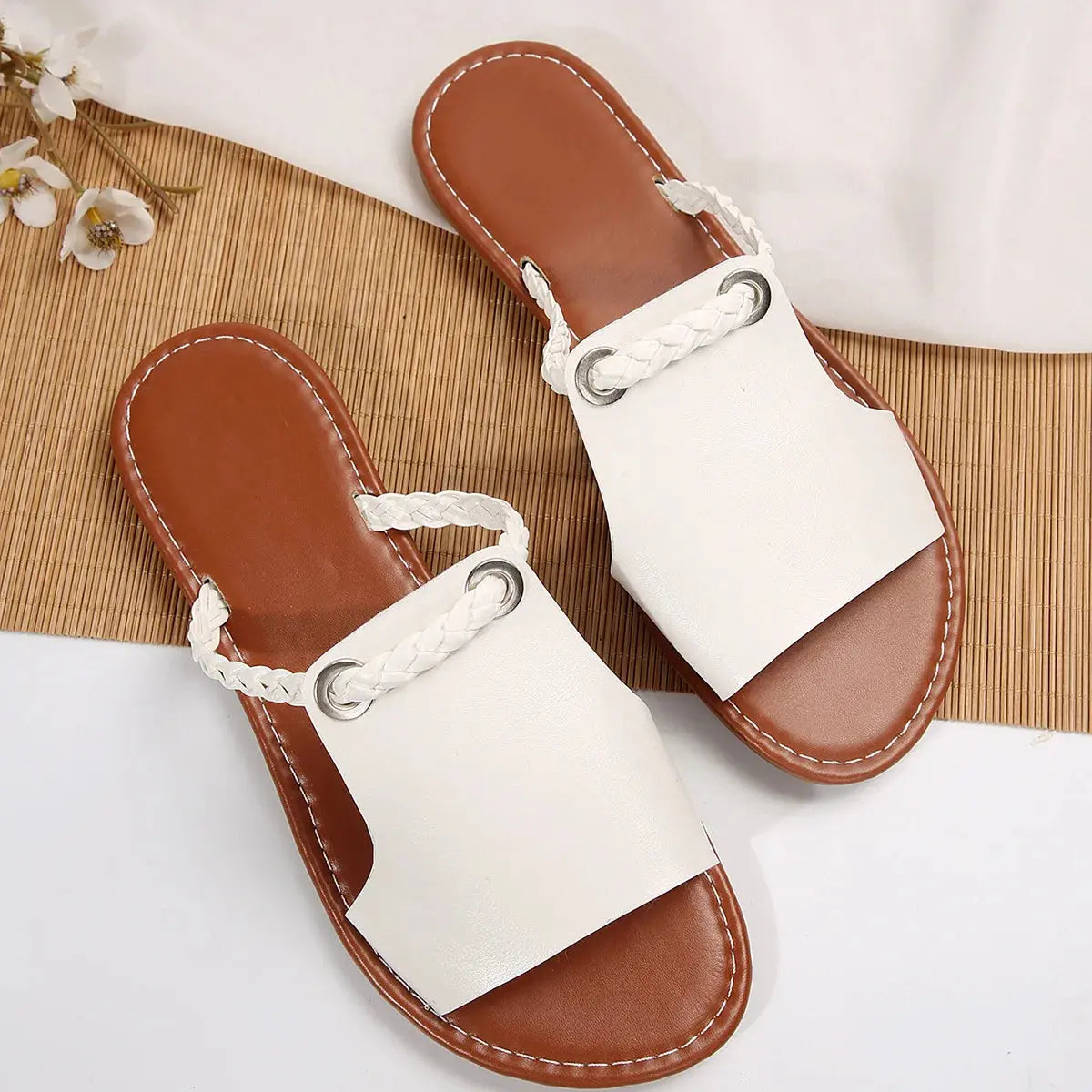 Women's square toe flat sandals in neutral tone, minimalist summer style with open-toe silhouette