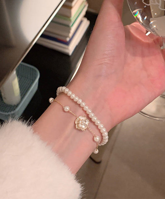 Bracelet à breloques double couche en alliage blanc et perles camélia - Wavlynn