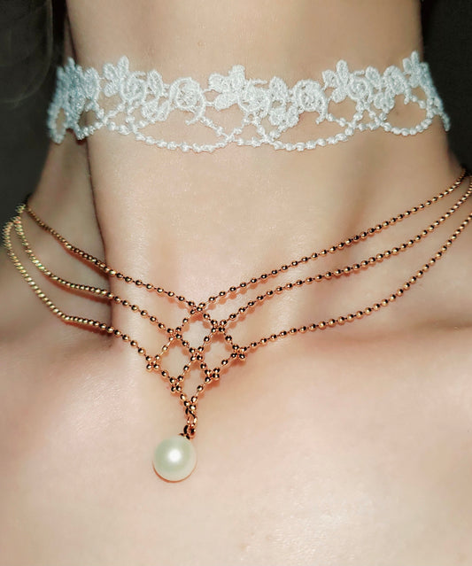 Collier élégant avec pendentif multicouche en or 14 carats et perles - Wavlynn