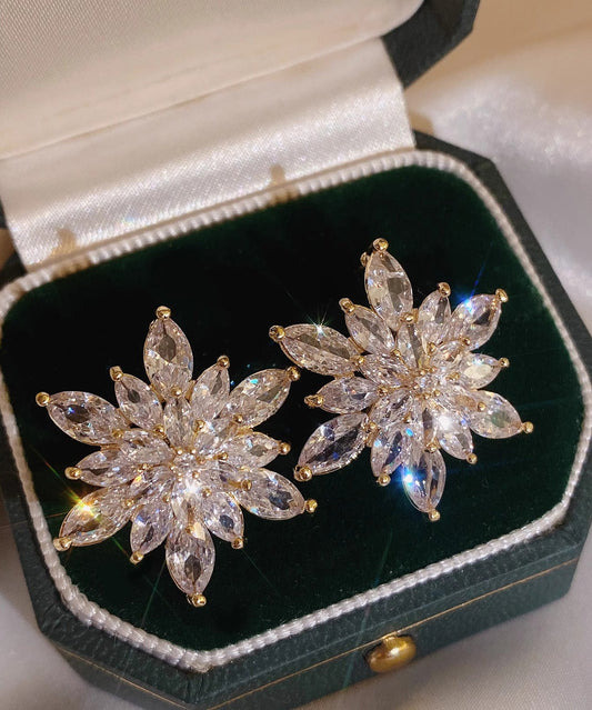 Boucles d'oreilles à tige élégantes en cristal de zircon surdoré avec flocon de neige - Wavlynn