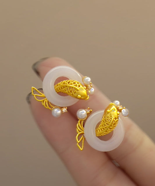 Boucles d'oreilles créoles élégantes en argent sterling doré et perles de jade brodées de carpes - Wavlynn