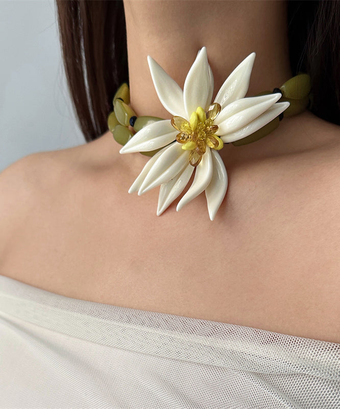 Collier élégant avec pendentif double couche en alliage acrylique vert et nœuds floraux en bambou - Wavlynn