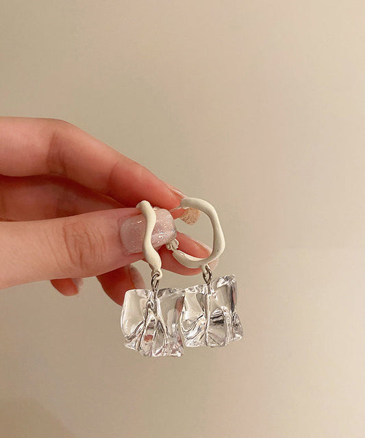 Boucles d'oreilles pendantes asymétriques en alliage acrylique blanc élégant - Wavlynn