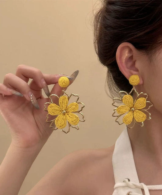 Boucles d'oreilles pendantes élégantes en alliage jaune tissé à motif floral ajouré - Wavlynn