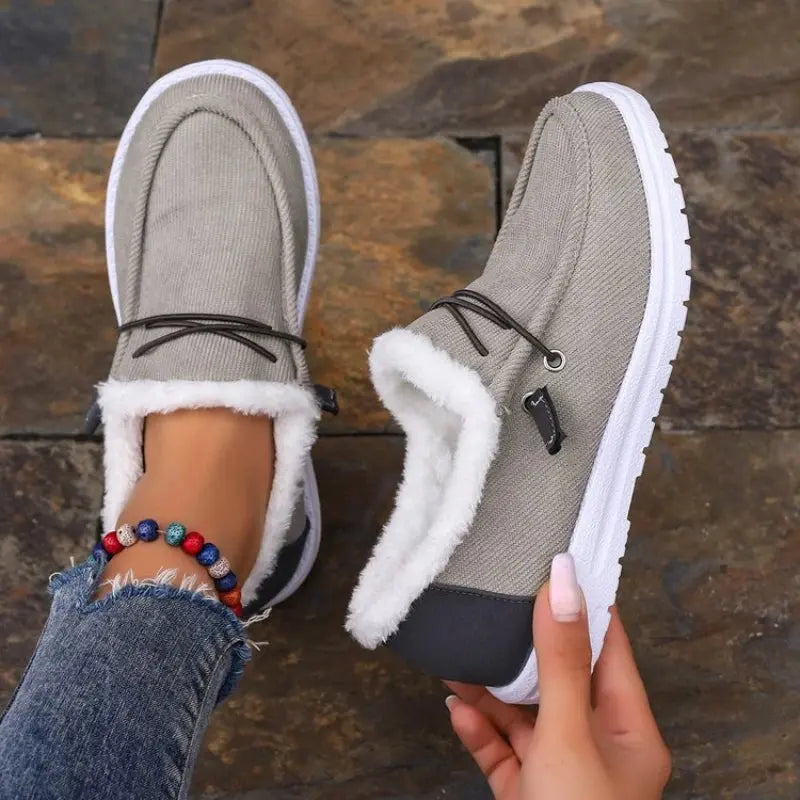 Women's thick velvet slip-on winter shoes in cozy plush style with heat-trapping lining