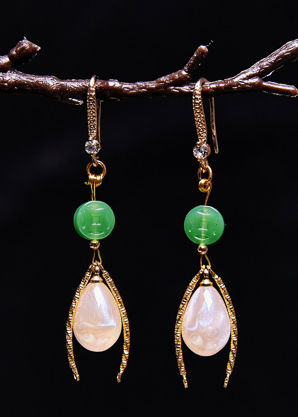 Boucles d'oreilles uniques en forme de goutte d'eau champagne et pierre précieuse en jade - Wavlynn