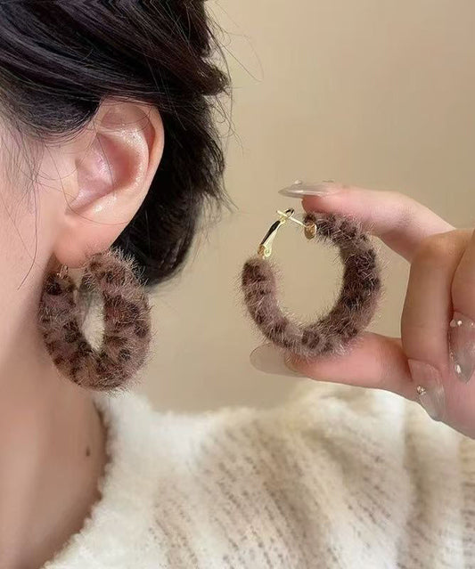 Boucles d'oreilles créoles uniques en fourrure duveteuse en alliage léopard - Wavlynn