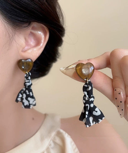 Boucles d'oreilles pendantes vintage en résine et tissu noir cuivré imprimé amour - Wavlynn