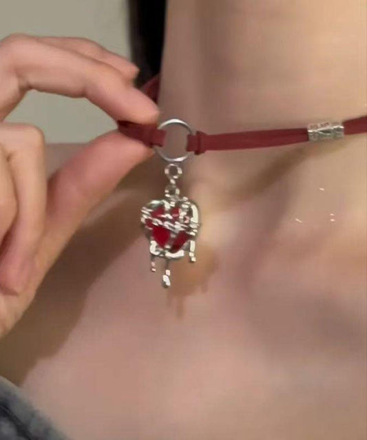 Collier pendentif Love en velours de soie rouge et acier inoxydable pour femme - Wavlynn