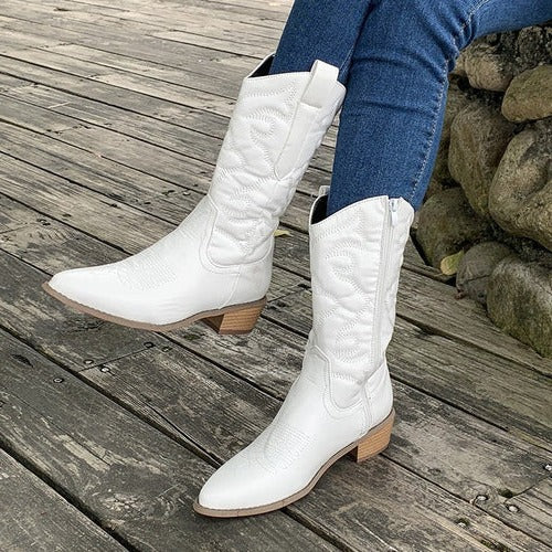 Women's brown western-inspired high-shaft boots with rodeo-style detailing for everyday wear