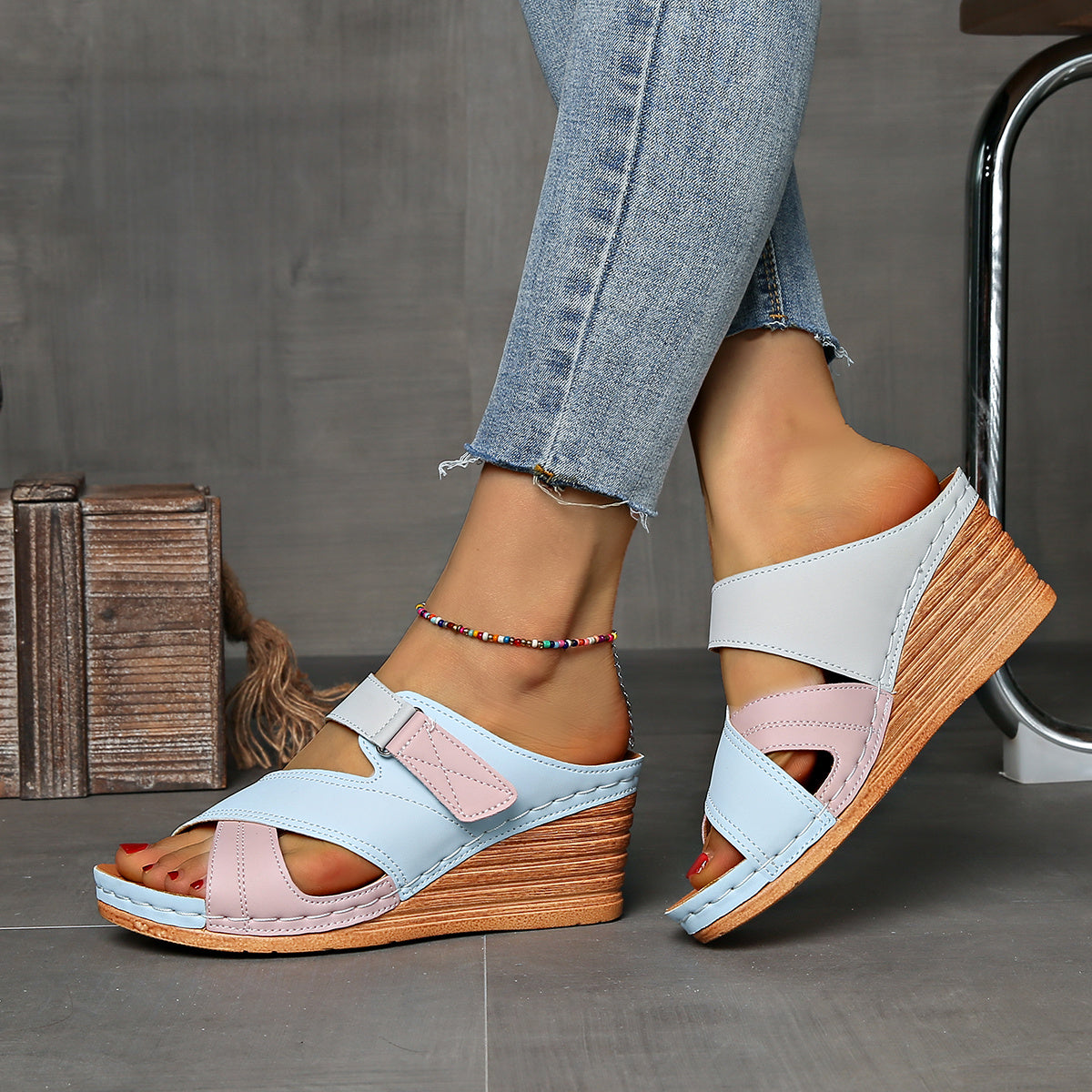 Women's colourblock wedge slides in vibrant hues with cushioned sole and bold tulip-inspired design