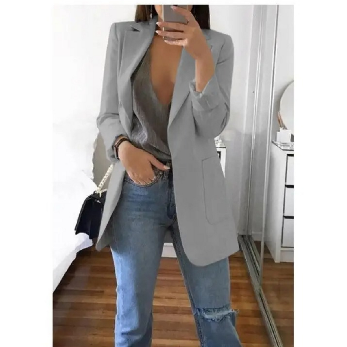 Women's structured single-breasted blazer with notched lapel and welt pockets, tailored fit