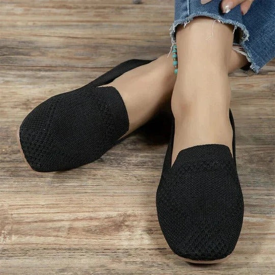 Women's low-top lace-up casual shoes with stitch-detailed upper, lightweight comfort design for daily wear