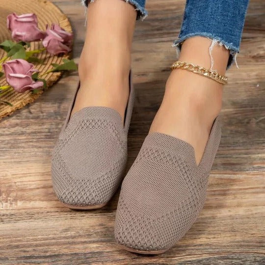 Women's low-top lace-up casual shoes with stitch-detailed upper for all-day comfort and grip