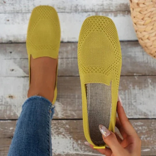 Women's low-top lace-up casual shoes with stitch-detailed upper, lightweight comfort sole for daily wear