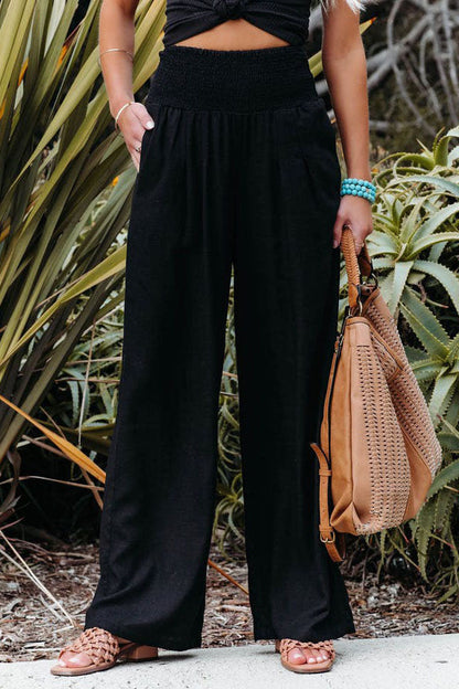 Women's wide leg vacation trousers in flowing high-waist silhouette, breezy relaxed fit for effortless style
