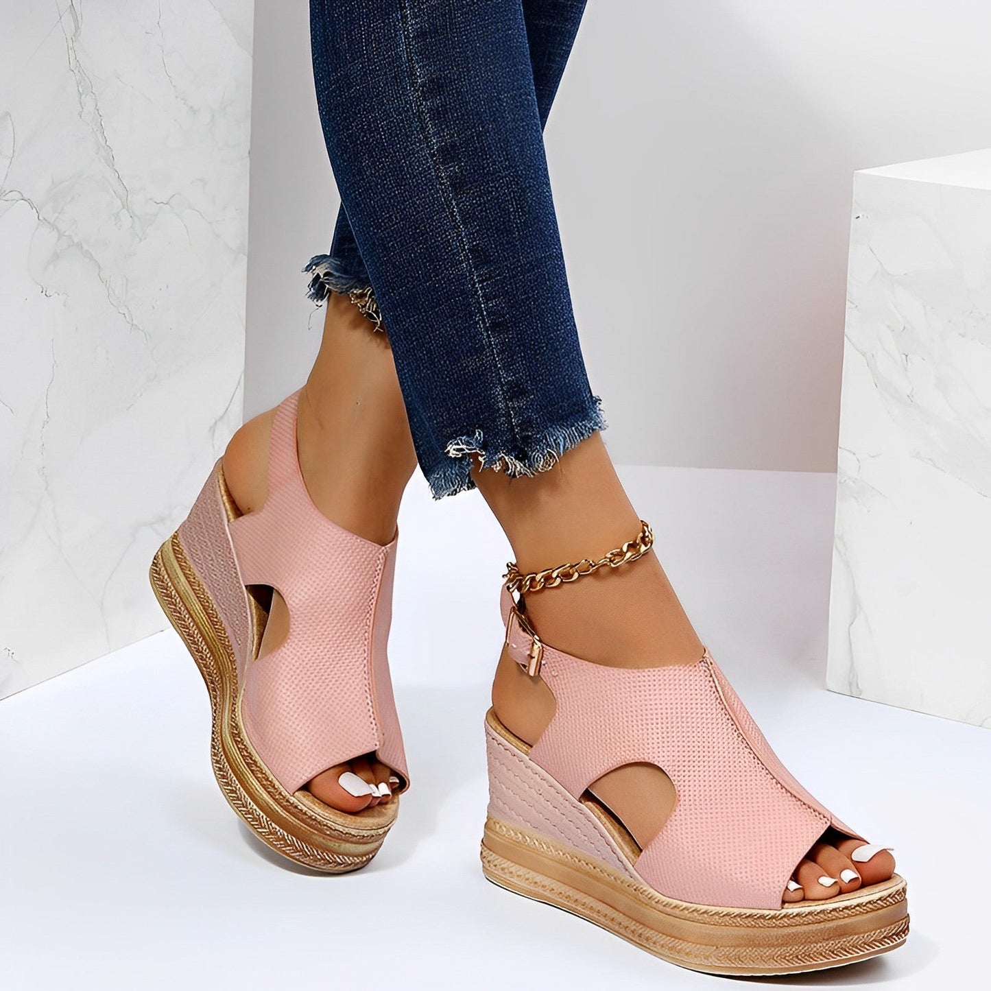 Women's comfort comfort support sandals in neutral tones with cushioned footbed and elegant minimalist design