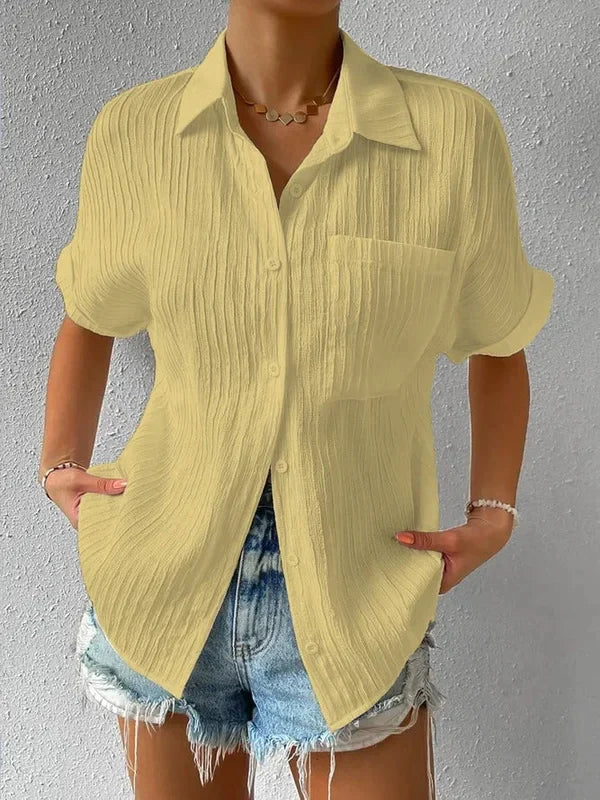 Women's relaxed fit light breathable short-sleeve shirt with button closure and chest pocket