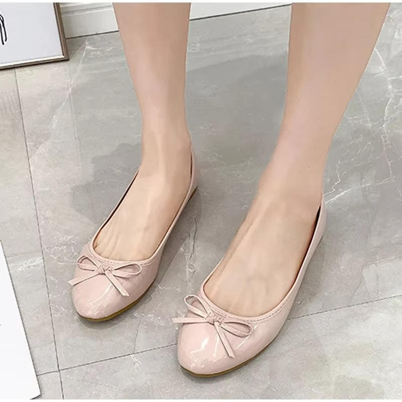 Black leather ballet flats with built-in comfort support, polished office-ready style for all-day comfort