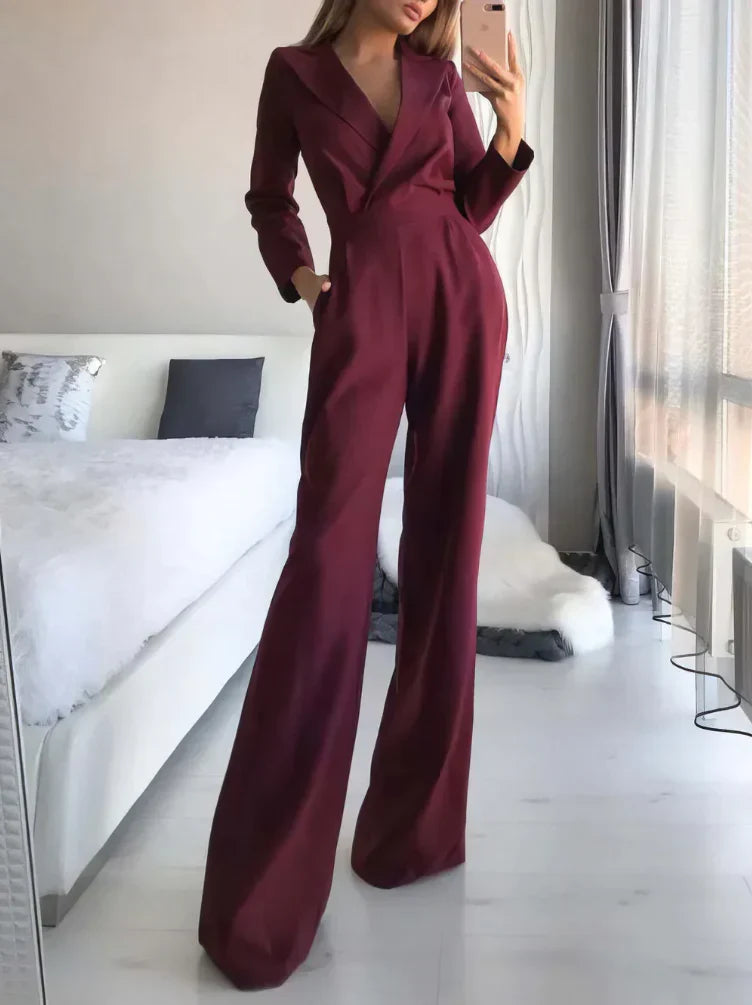 Elegant women's wide-leg jumpsuit with V-neck and long sleeves in a tailored silhouette